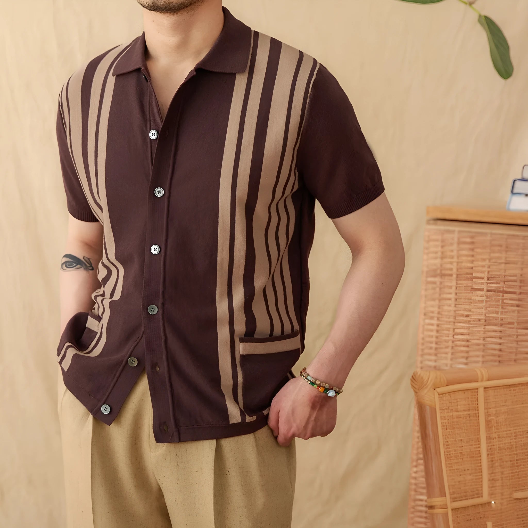Striped short-sleeve knitted cardigan polo shirt with lapel collar in light blue colour
