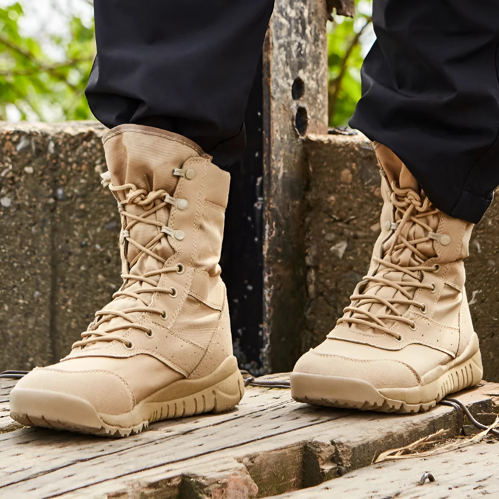 Yulong Combat Boots tactical desert climbing footwear in black and sand colours for outdoor hiking and camping