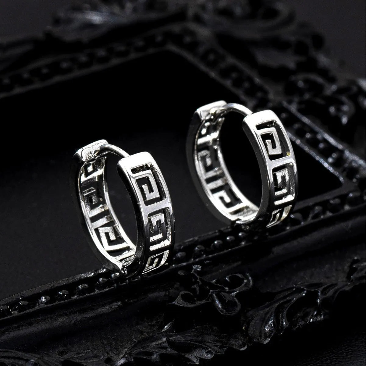 Retro ethnic style copper earrings with electroplated gold Great Wall pattern
