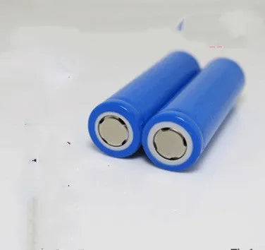 Single grey 18650 format 3.7V 2600mAh lithium-ion battery cell