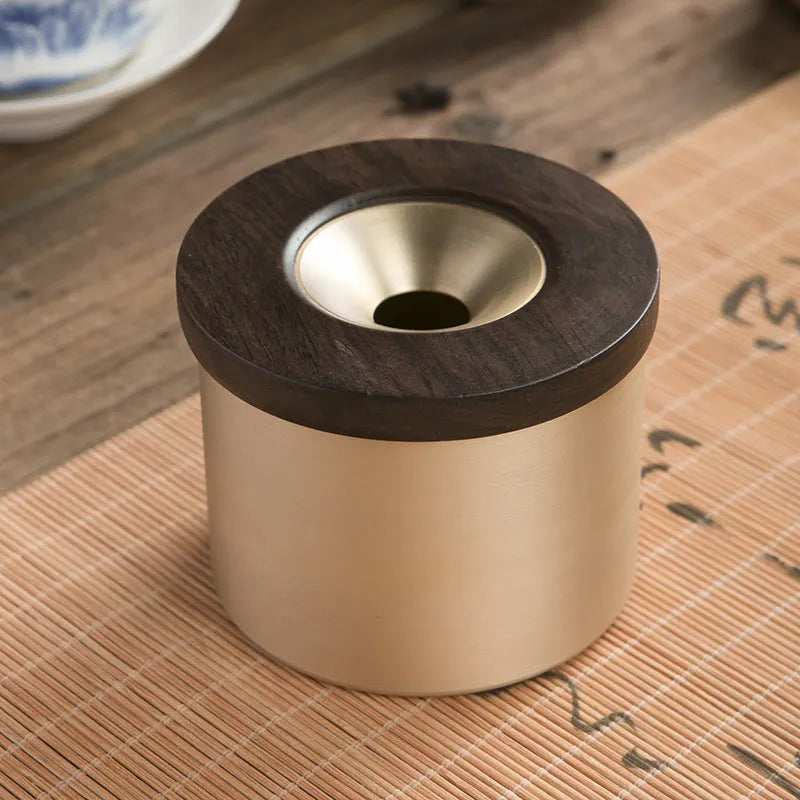 Creative retro brass ashtray with wooden lid in copper construction for living room use