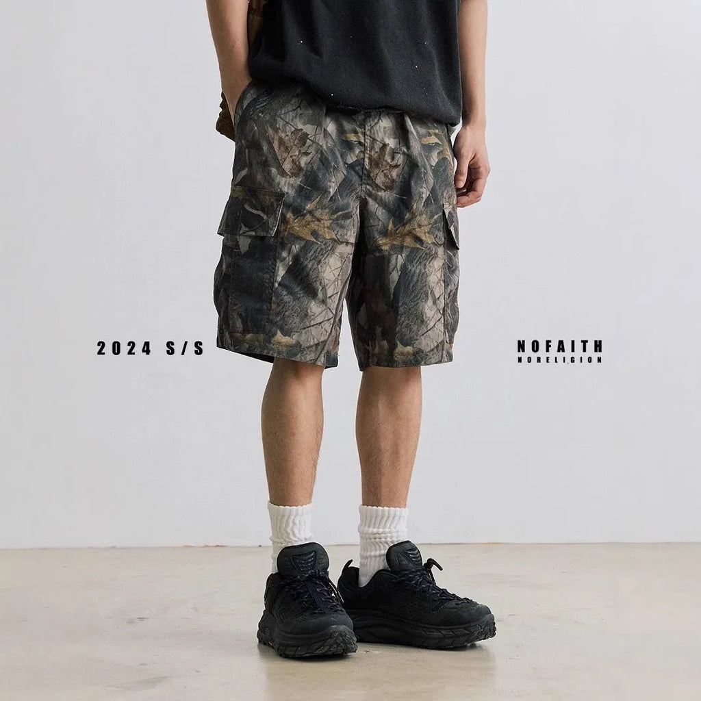 Loose straight-leg casual shorts in cotton denim, shown in army green colour.