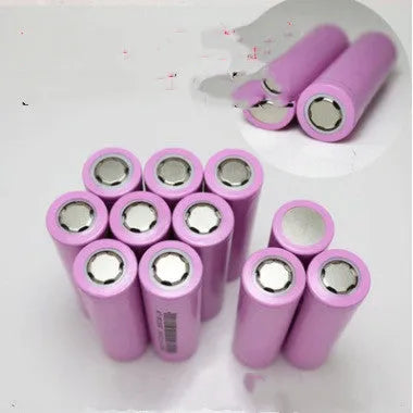 Single grey 18650 format 3.7V 2600mAh lithium-ion battery cell