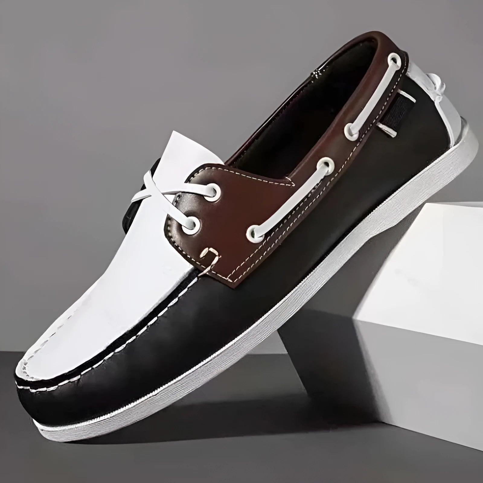 Men's solid colour casual shoes with round toe and flat heel on a white background.