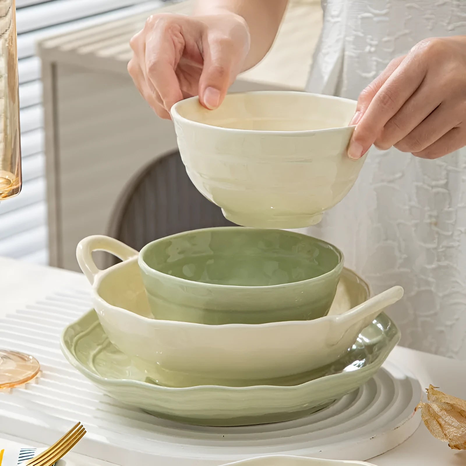 Solid colour ceramic tableware set with 7 pieces in gift box packaging