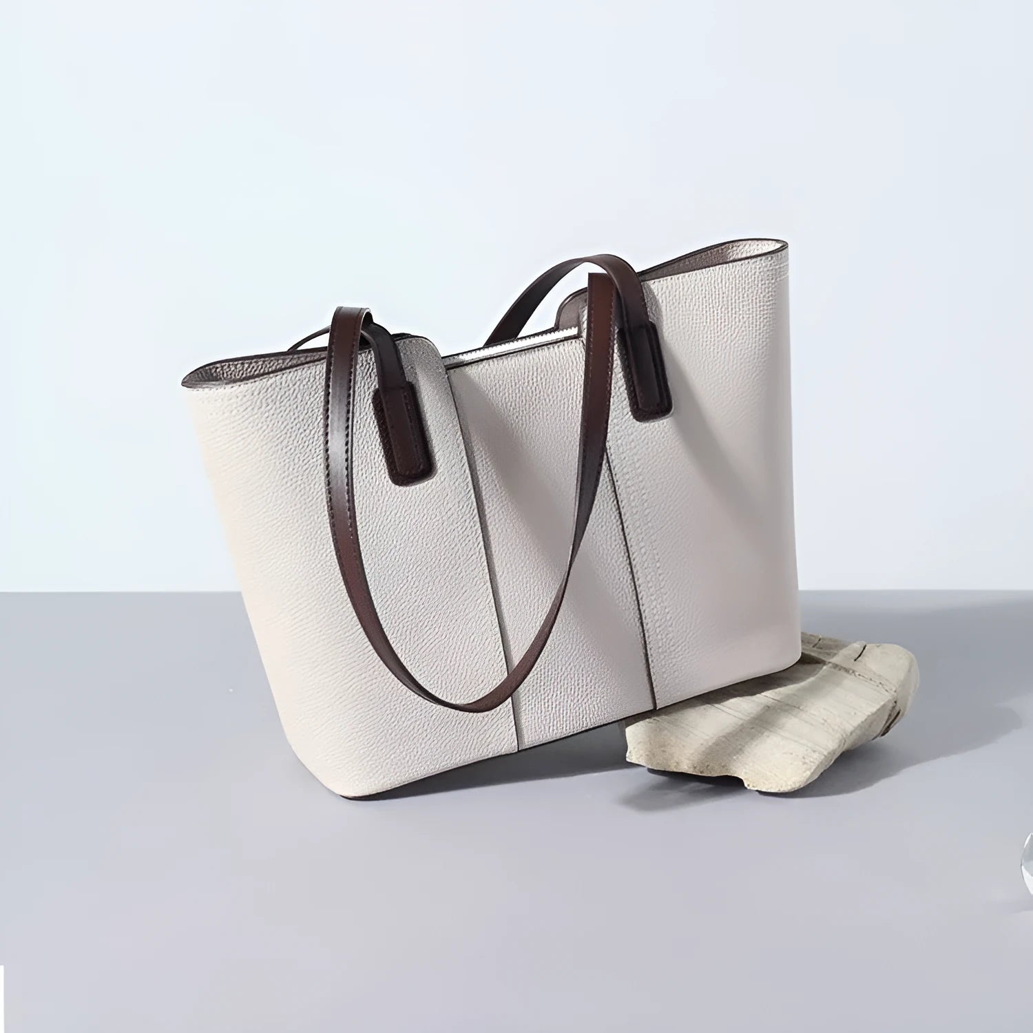 Genuine leather women's commuter shoulder bag in box design with shoulder strap