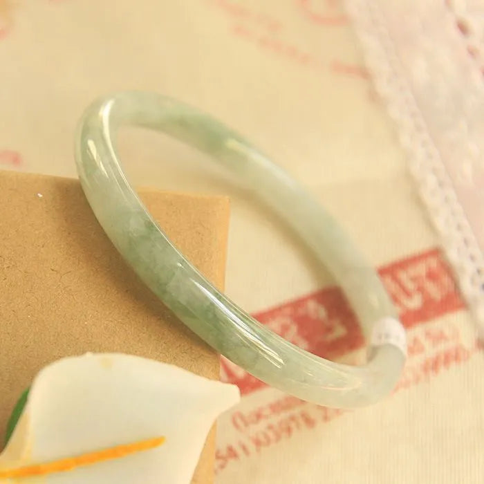Green geometric jade waxy bracelet with manual craftsmanship and Chinese style design