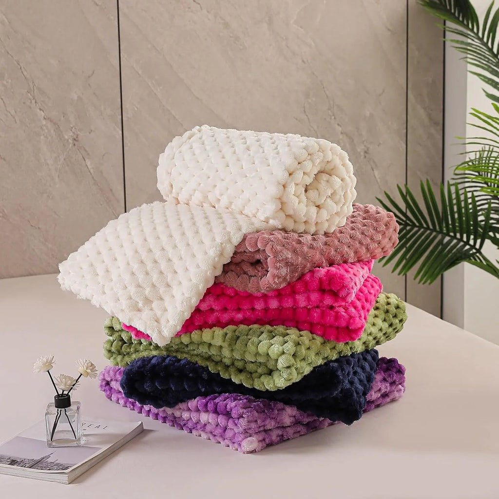 Solid colour polyester plaid velvet blanket for children's lunch breaks