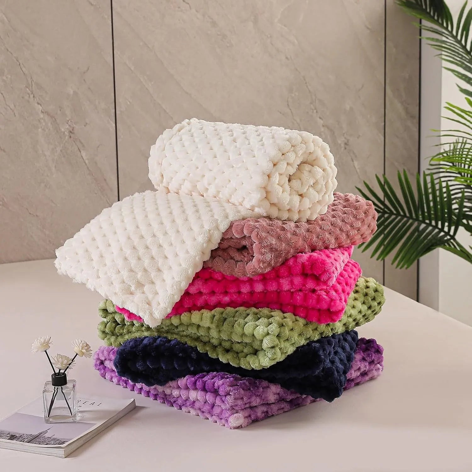 Solid colour polyester plaid velvet blanket for children's lunch breaks