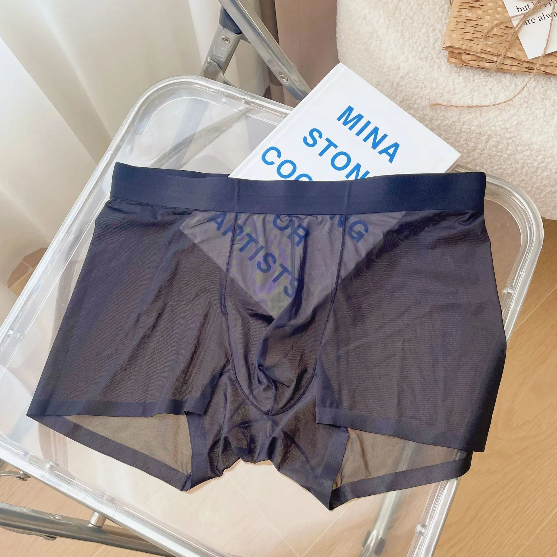 Men's thin seamless boxer shorts in nylon fabric with quick-drying breathable properties
