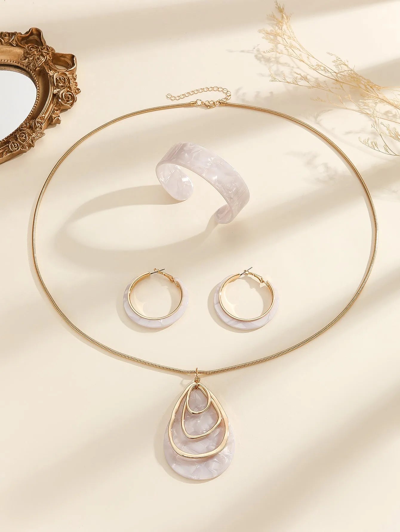 Acrylic bracelet earrings necklace three piece jewellery set in clear design