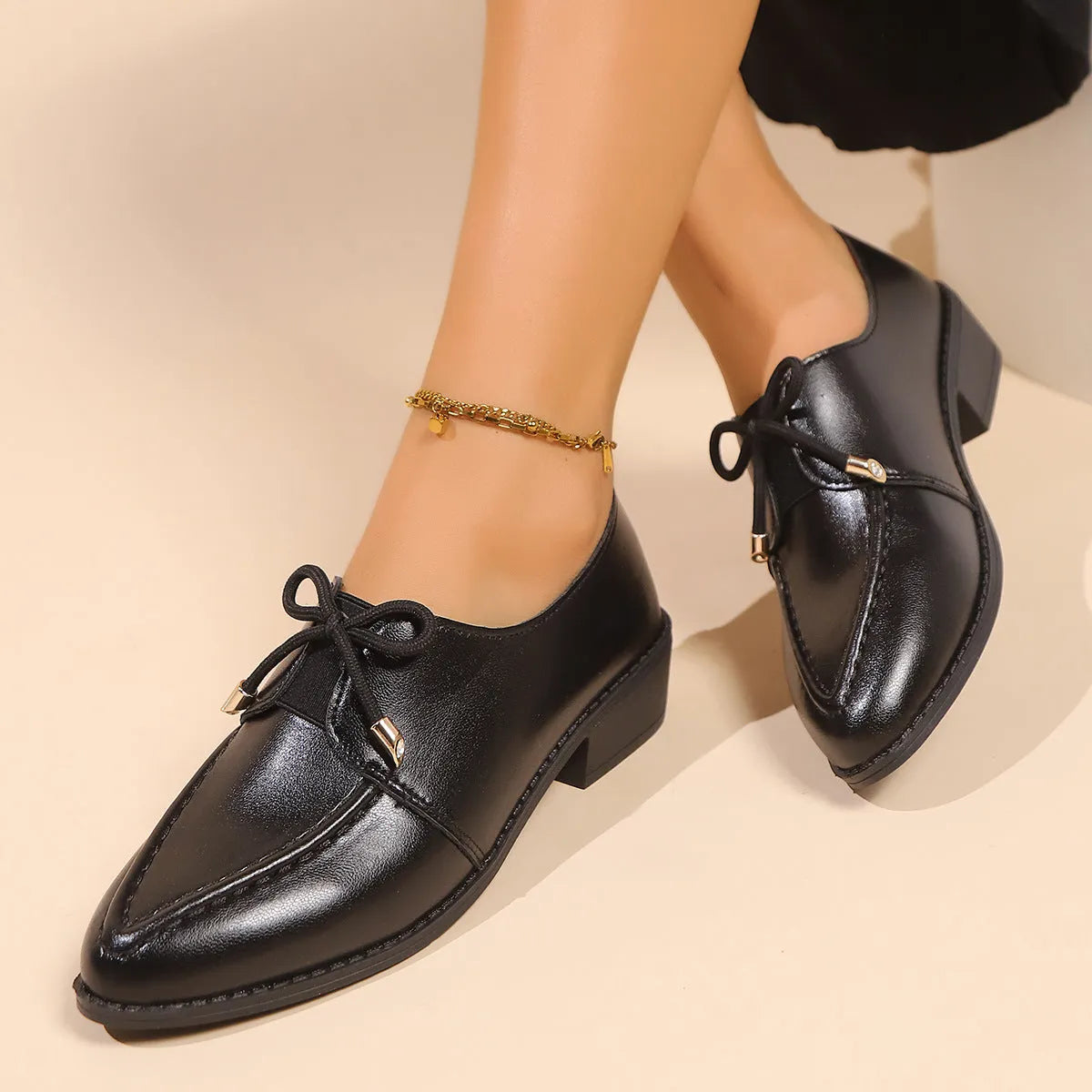 Women's flat shoes with a bow on the toe, available in big buckle bow or small bowknot styles.
