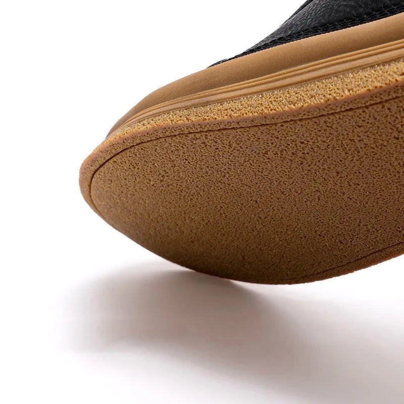 Men's black casual leather shoes with rubber sole and lace closure