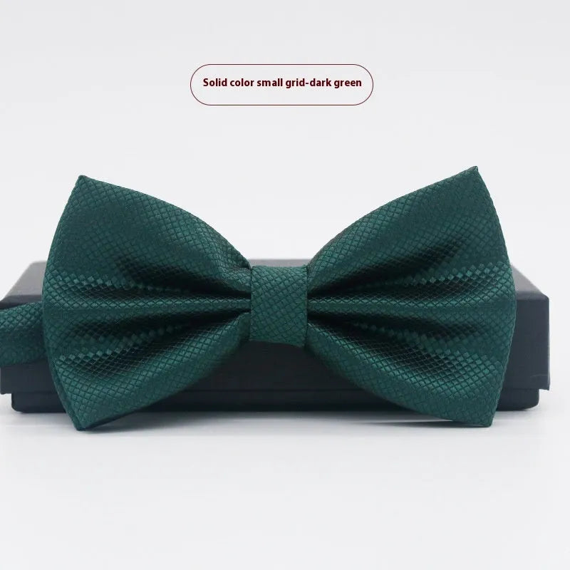 Solid colour formal bow tie with flat head design in polyester fabric