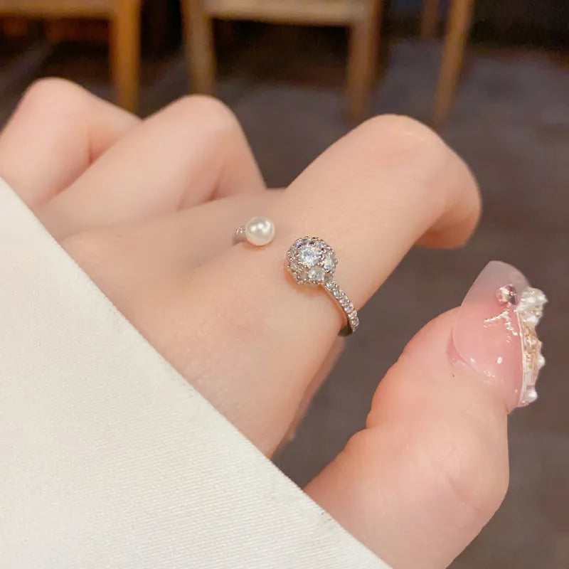 Open-end pearl ring with round zircon stone in gold or silver finish on geometric copper band