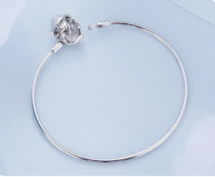 925 silver electroplated heart-shaped moonstone bracelet Korean style on white background