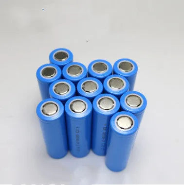 Single grey 18650 format 3.7V 2600mAh lithium-ion battery cell