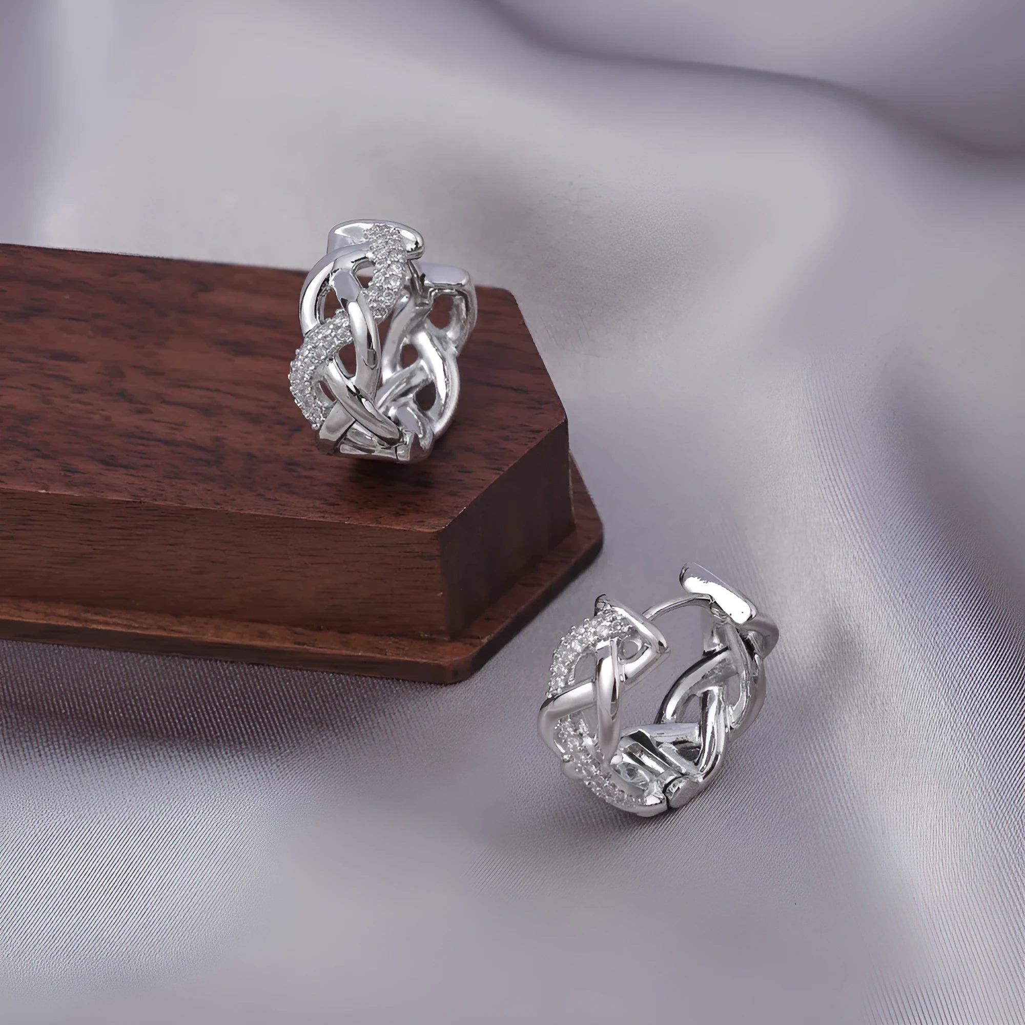 Gold-plated micro zircon stud earrings with woven twisted copper geometry design