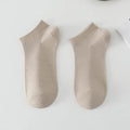 Solid colour low-cut polyester boat socks for men on a neutral background.