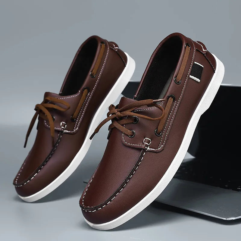 Men's solid colour casual shoes with round toe and flat heel on a white background.