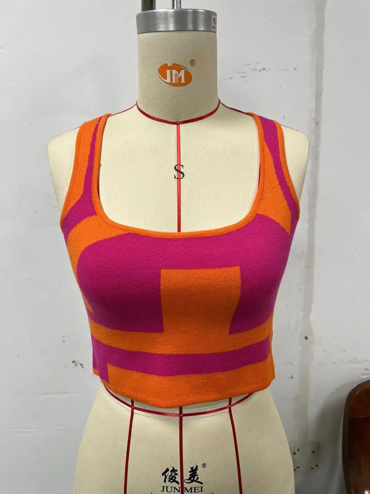 Women's U-neck contrast colour camisole with exposed navel styling in Core-spun polyester fabric