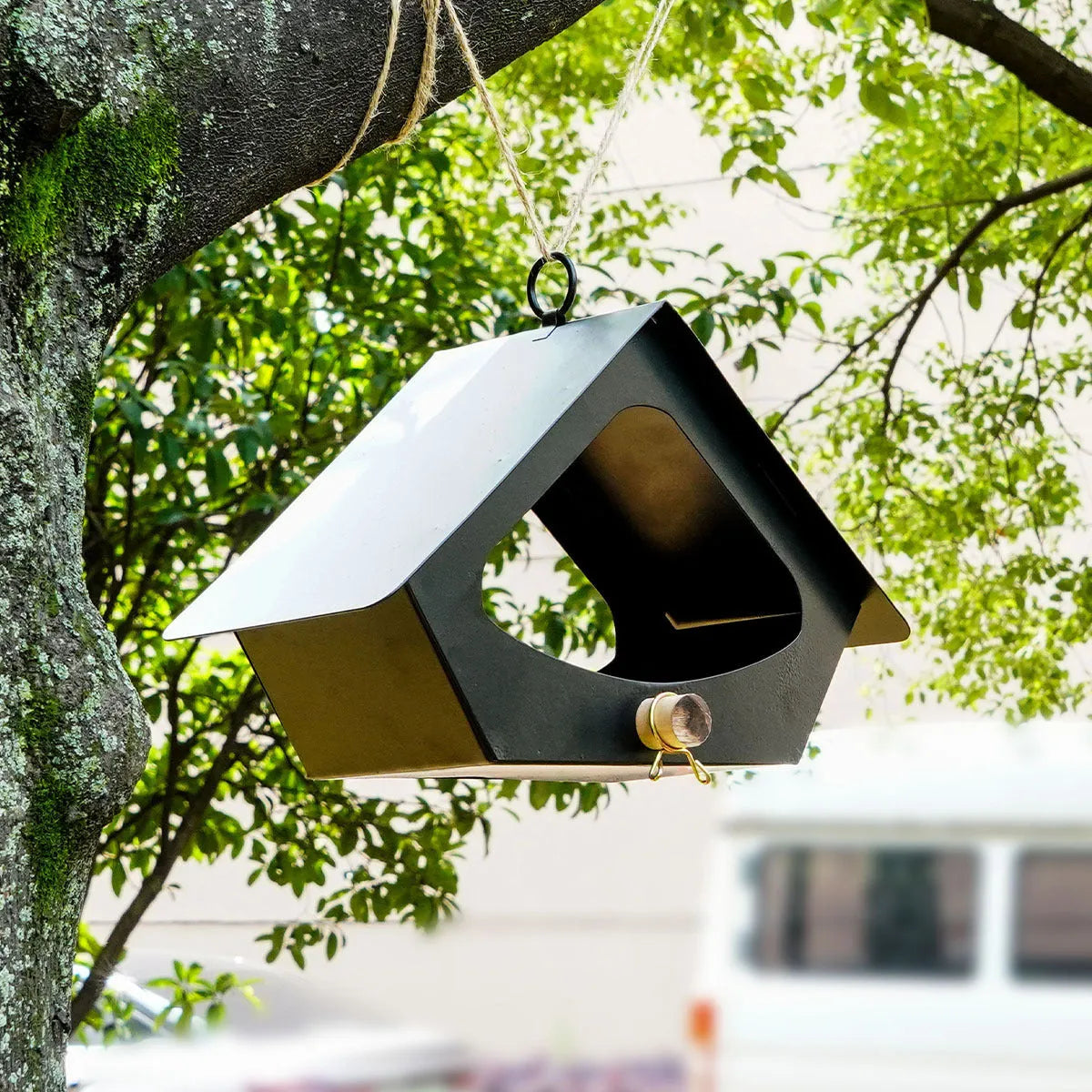 European-style simple iron bird nest with anti-rain function for outdoor courtyard bird feeding
