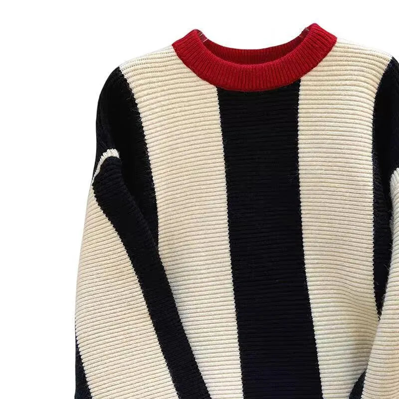 Women's striped cashmere pullover sweater in contrasting colours with round neck.