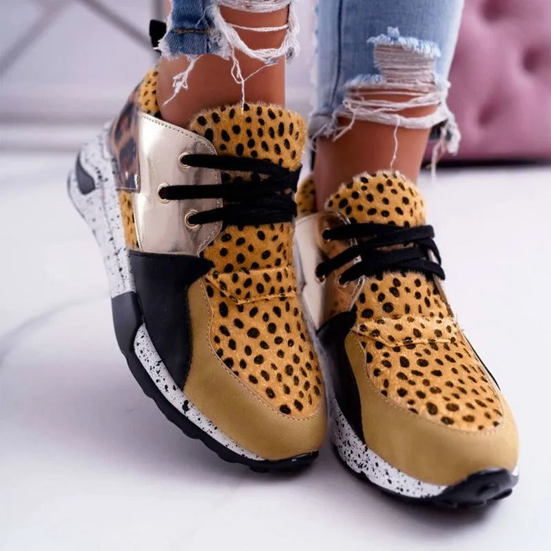 Women's casual flat sneakers with wedge heel in suede upper, available in multiple pattern options