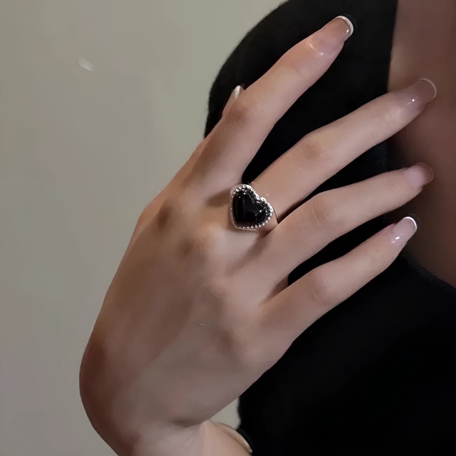 S925 sterling silver adjustable ring with black agate heart design and open mouth construction