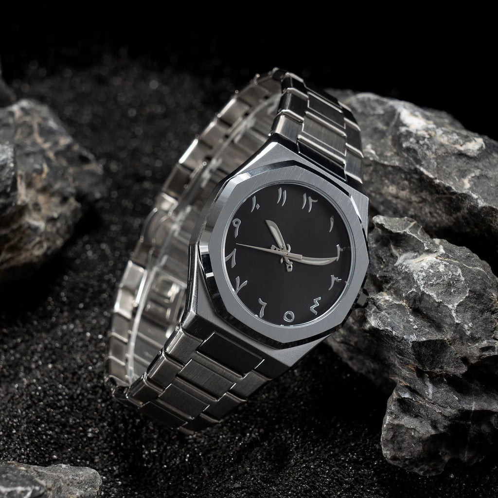 Men's business casual quartz watch with steel belt strap showing 10mm thickness