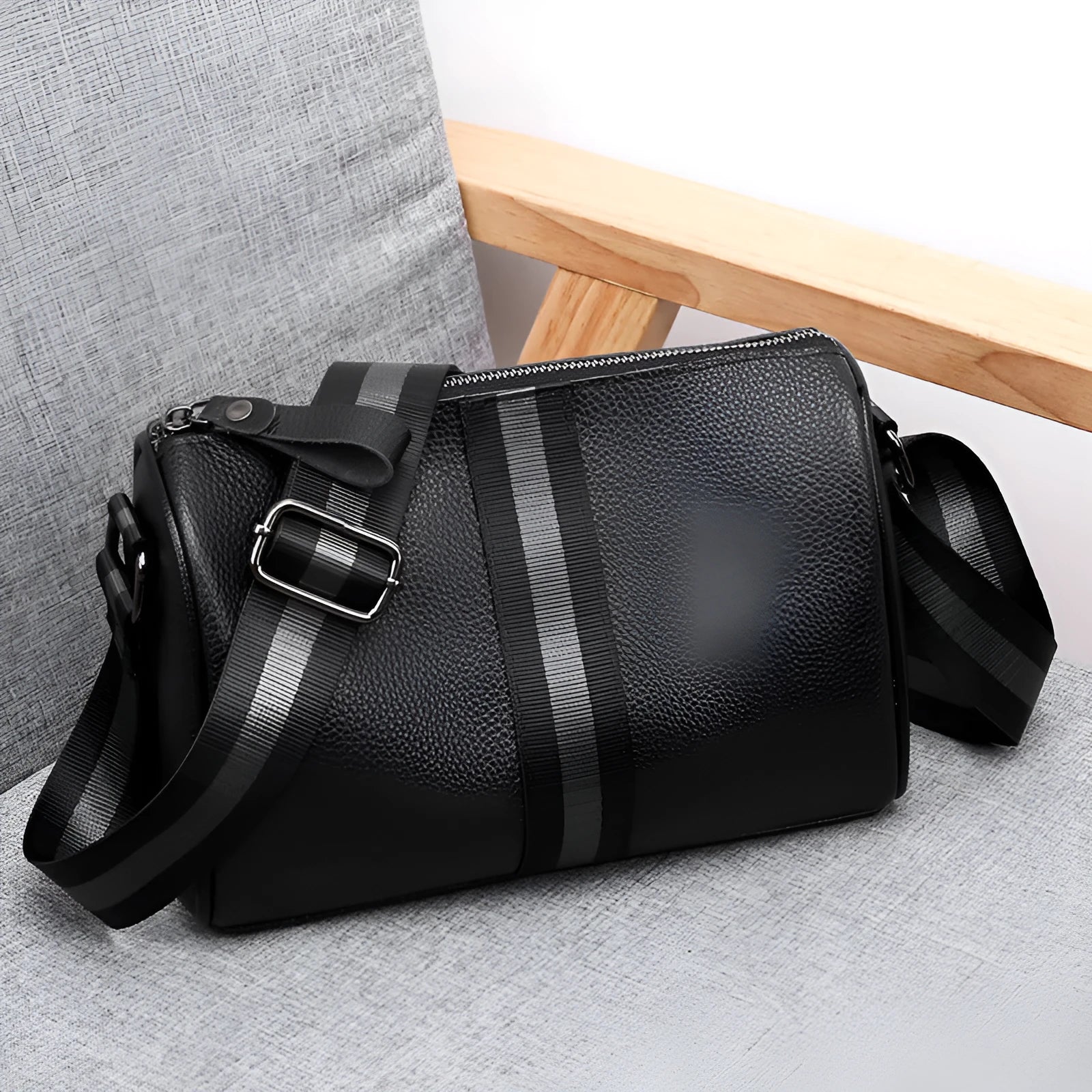Black genuine leather one-shoulder crossbody bag with large capacity
