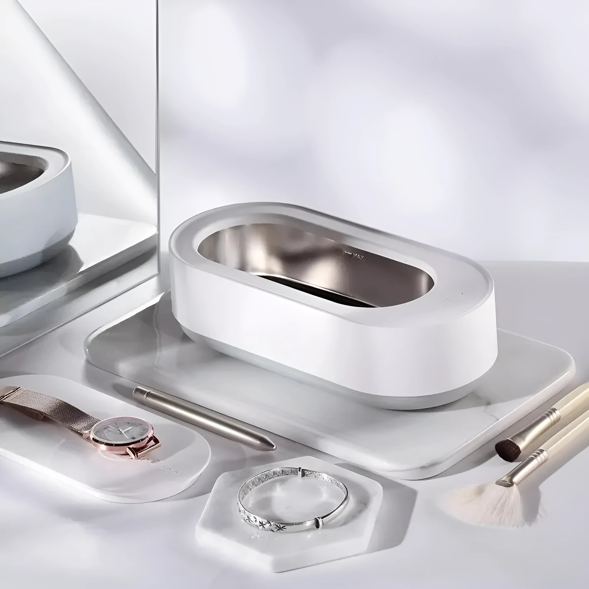 White portable ultrasonic cleaner machine with stainless steel tank for cleaning jewellery and glasses.