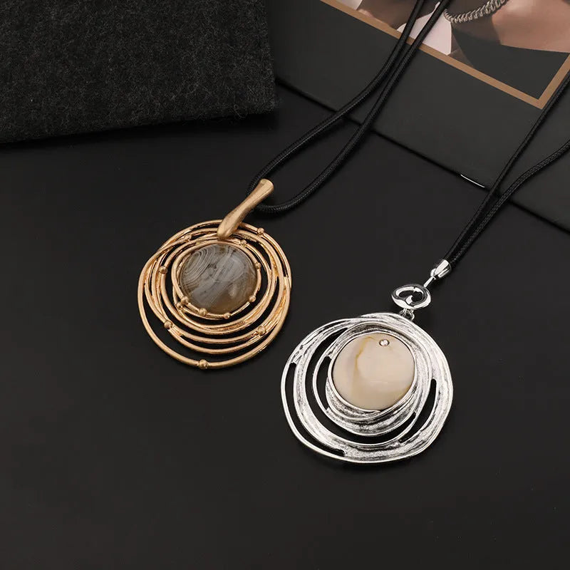 Women's geometric sweater chain necklace with adjustable length and snakeskin wax rope chain in gold colour