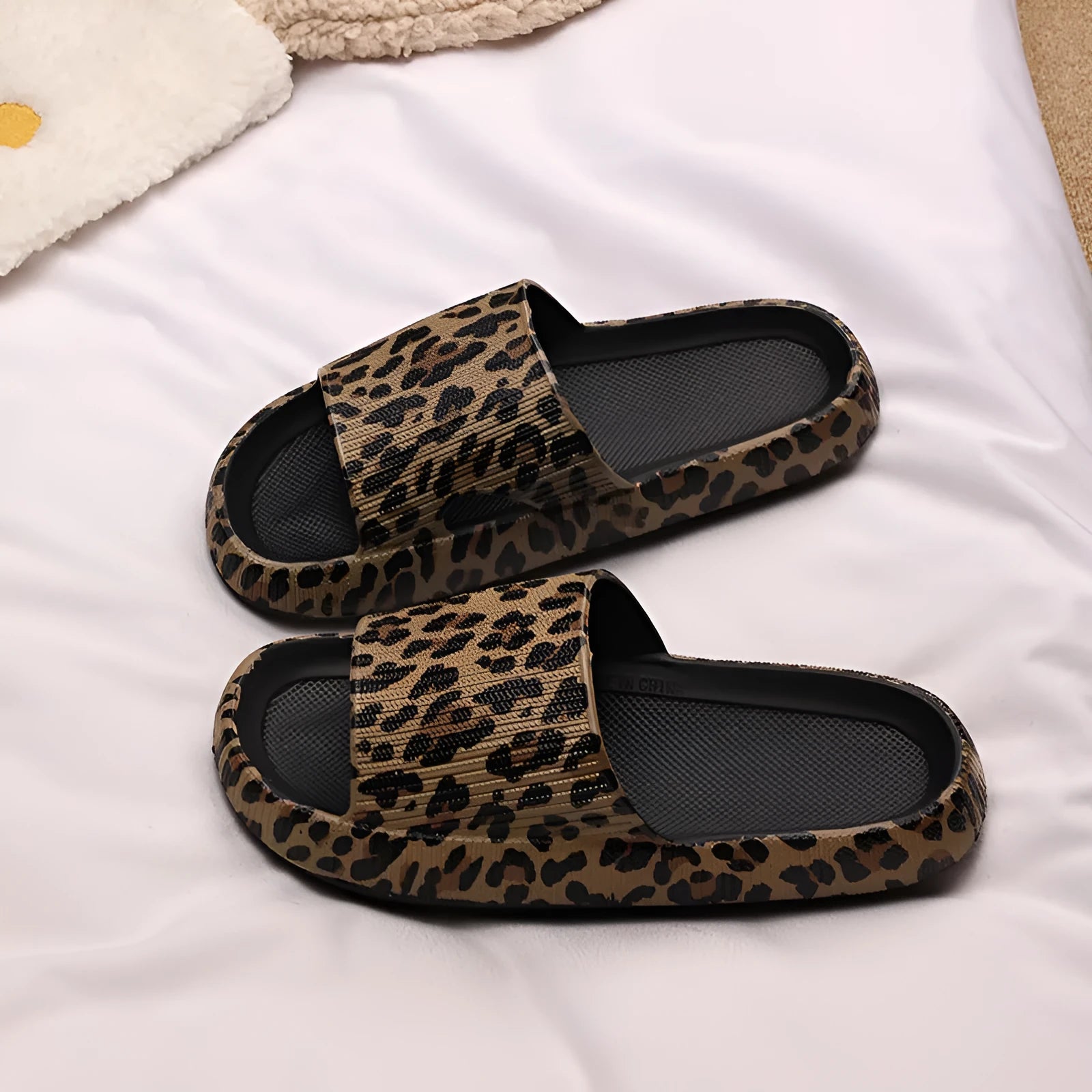 Women's leopard print EVA slippers in Korean fashion style with thick cushioning bottom