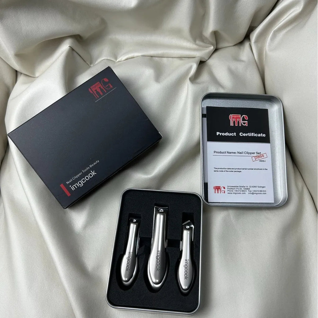 Three-piece anti-splash nail clippers set in black colour made from alloy and stainless steel
