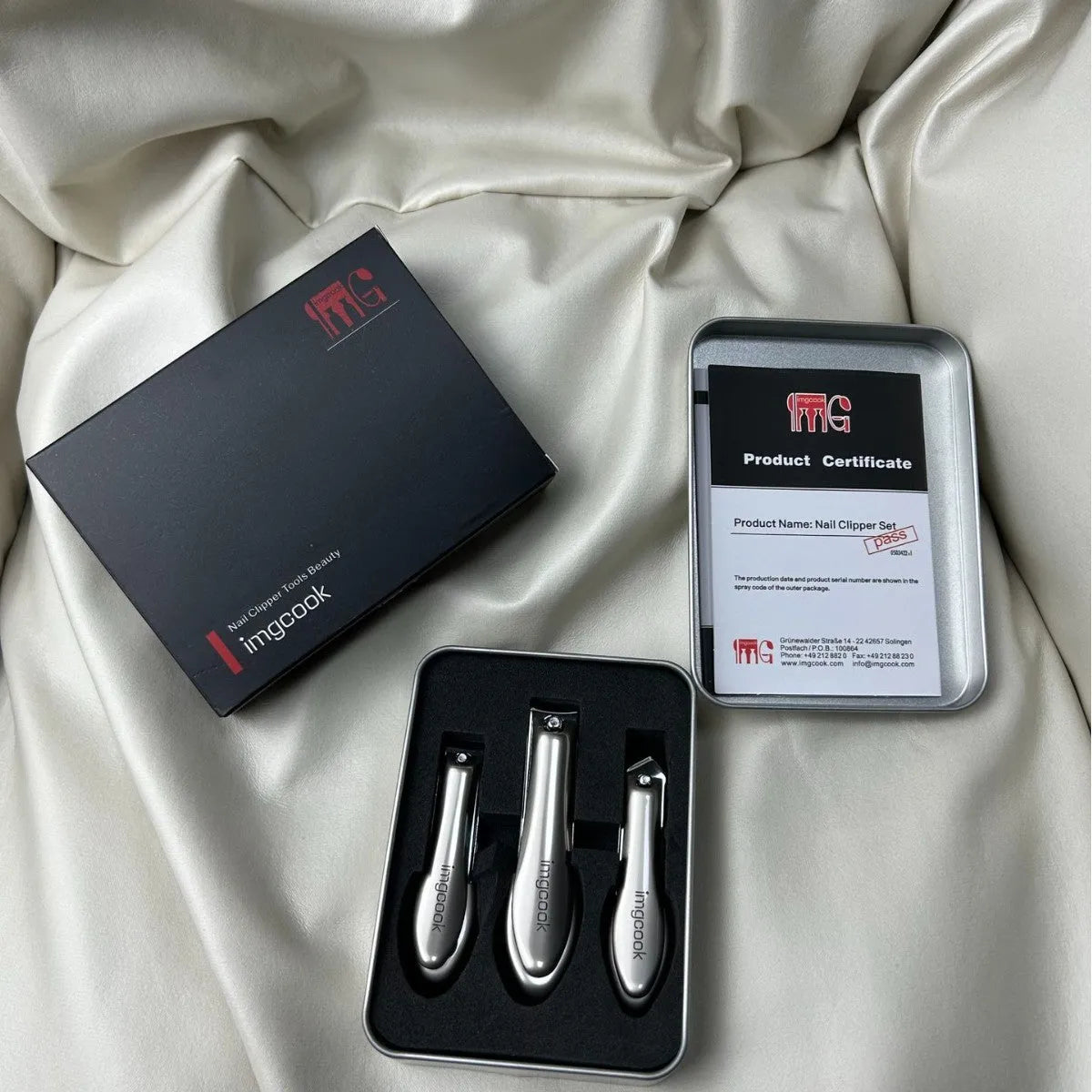 Three-piece anti-splash nail clippers set in black colour made from alloy and stainless steel