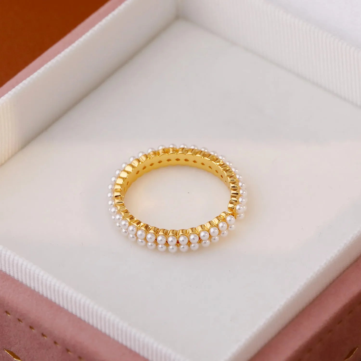 Gold electroplated open-mouth pearl women's ring with geometric design and round decorative elements