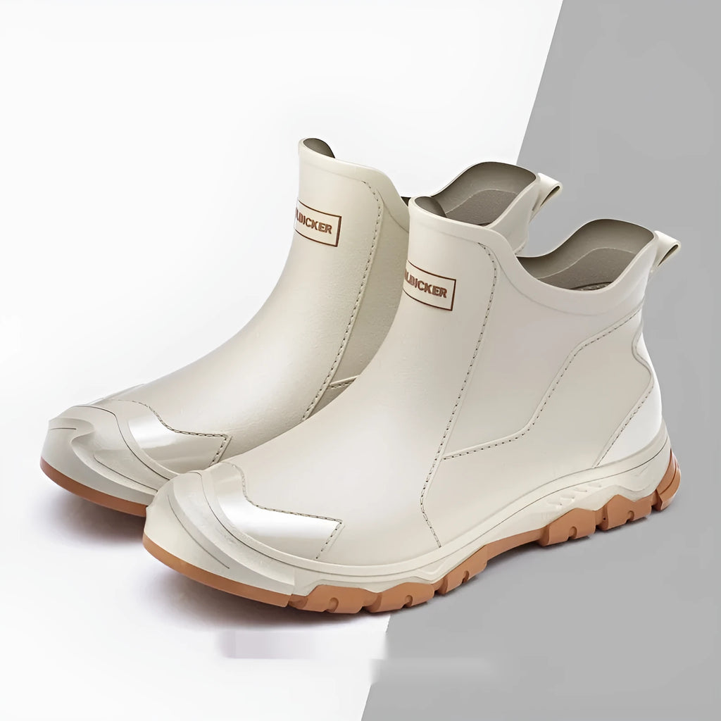 PVC short tube outdoor wading shoes with non-slip soles in black and red colour option