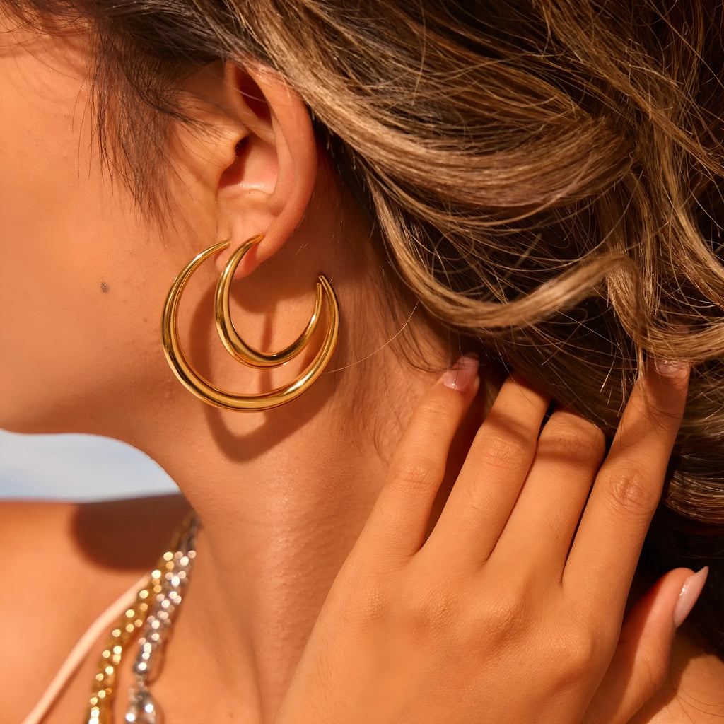 Titanium steel hoop earrings with geometric round shape in gold and steel colour options