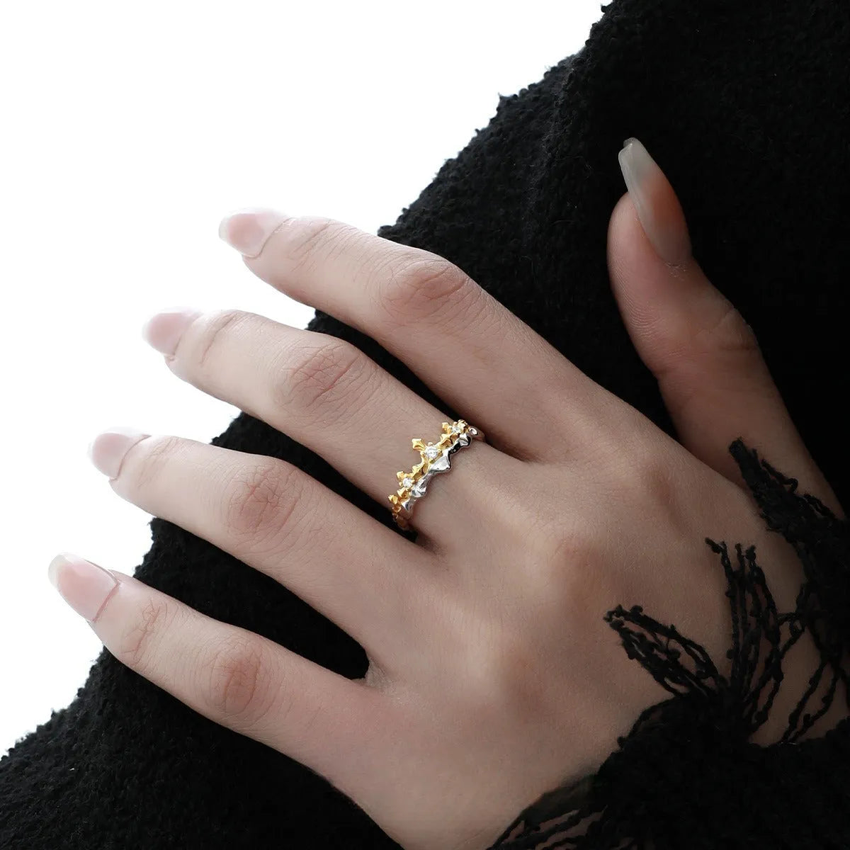 Princess Knight adjustable silver ring with electroplated white gold or black gold finish