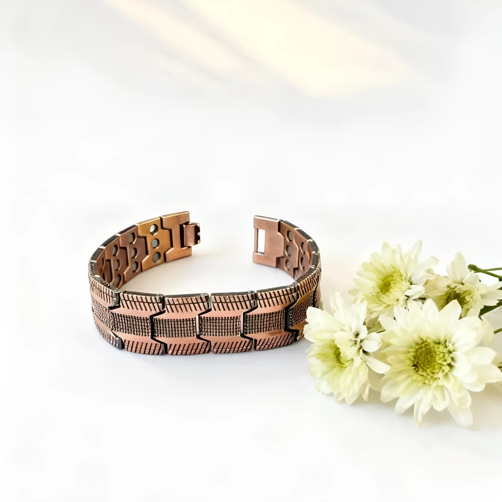 Bronze zinc alloy three-row magnet bracelet with geometric pattern and regulator
