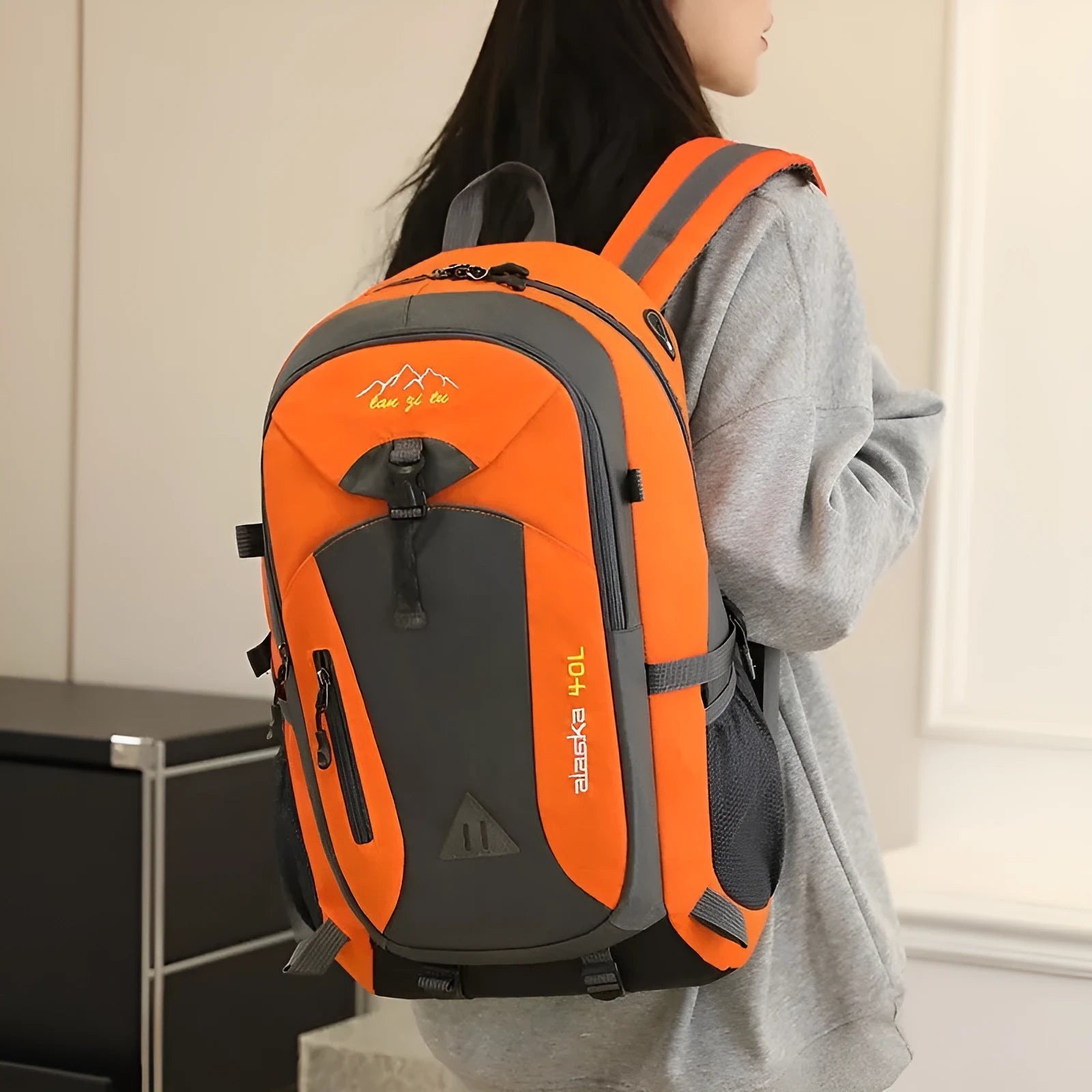 Men's Oxford cloth outdoor mountaineering backpack with breathable polyester lining in solid colour