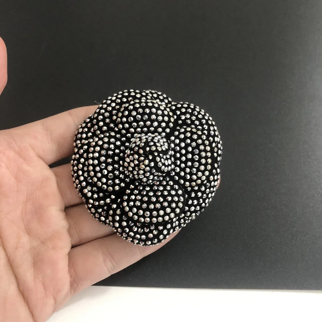 Genuine leather shoe brooch ornament with chain setting, flower base, and eight-point star decoration