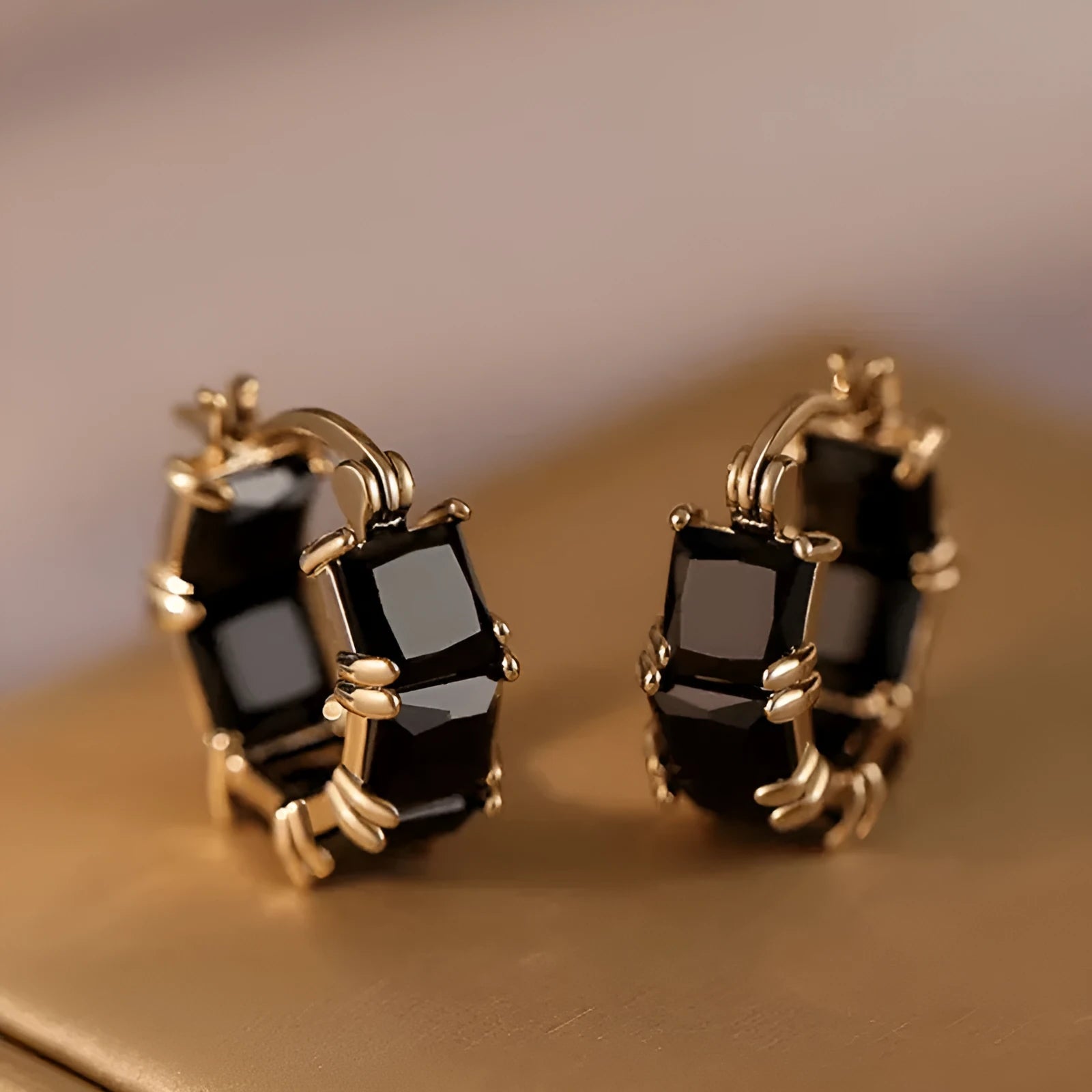 Geometric U-shaped gold-plated copper earrings with round elements and zircon accents in black, pink or white