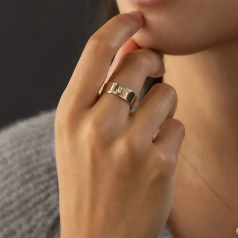 Gold electroplated women's fashion ring with shining zircon decorative element