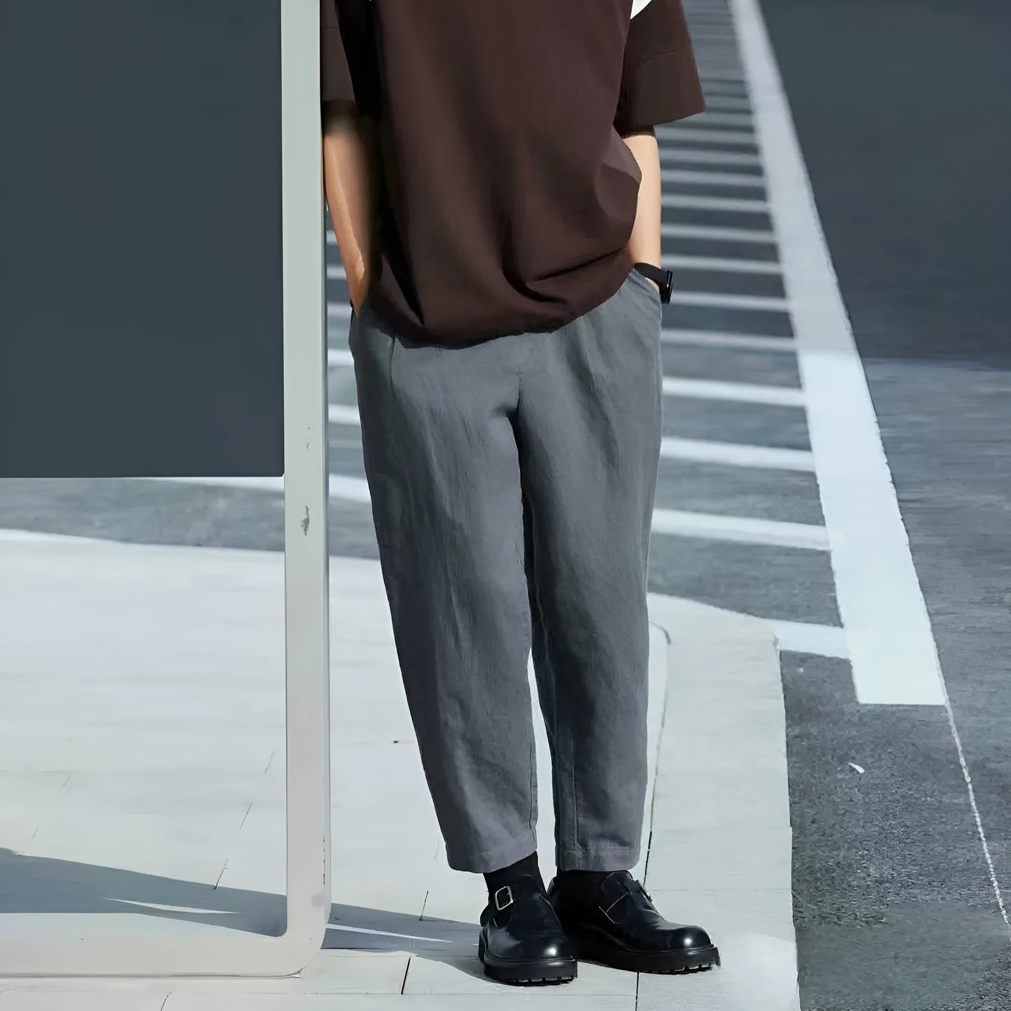 Men's loose straight-leg casual trousers in beige colour with a drawstring waistband