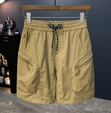 Men's camouflage cargo shorts in loose fit with cargo pockets and cotton blend fabric