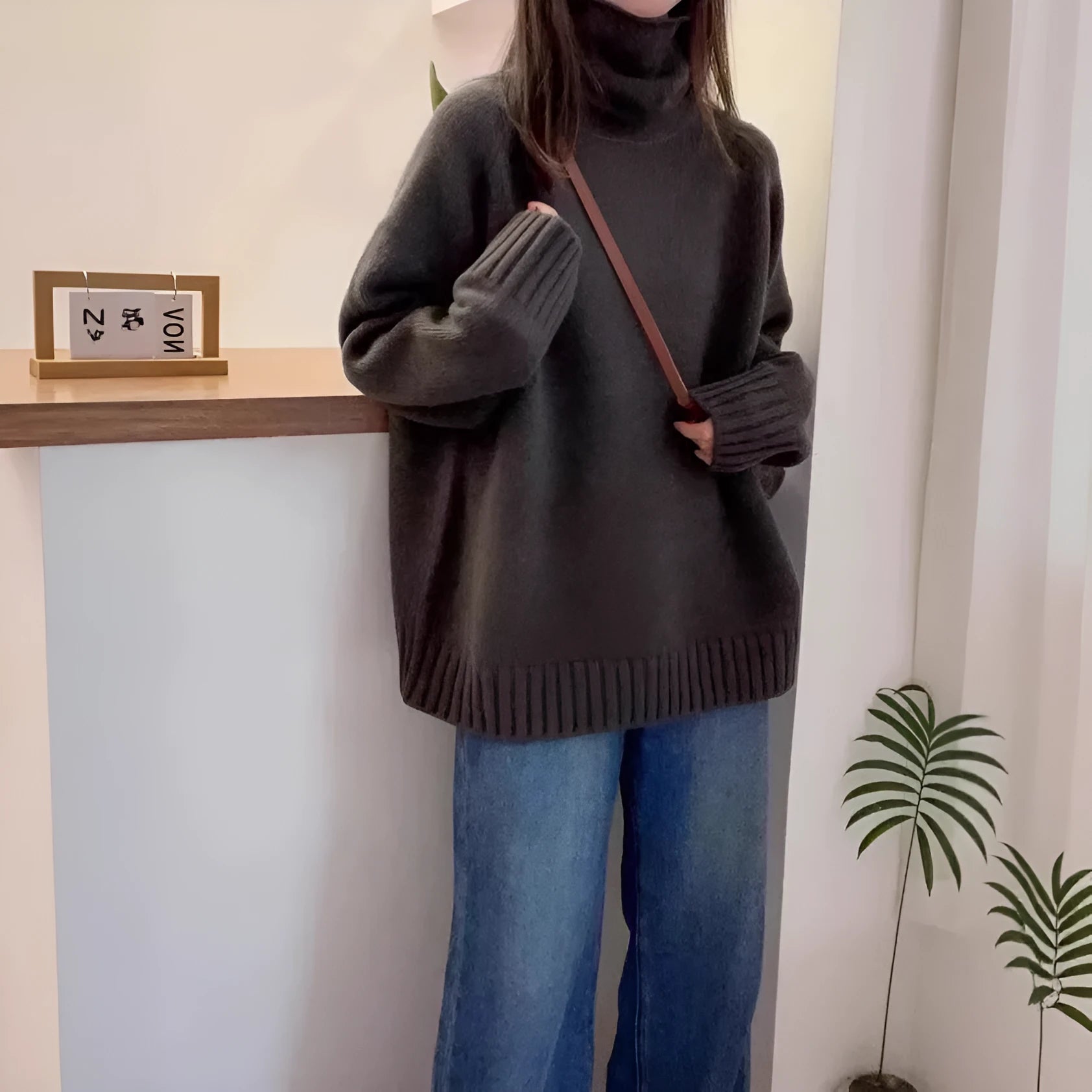 Women's loose fit turtleneck sweater in thick mesh polyester with curling pile collar