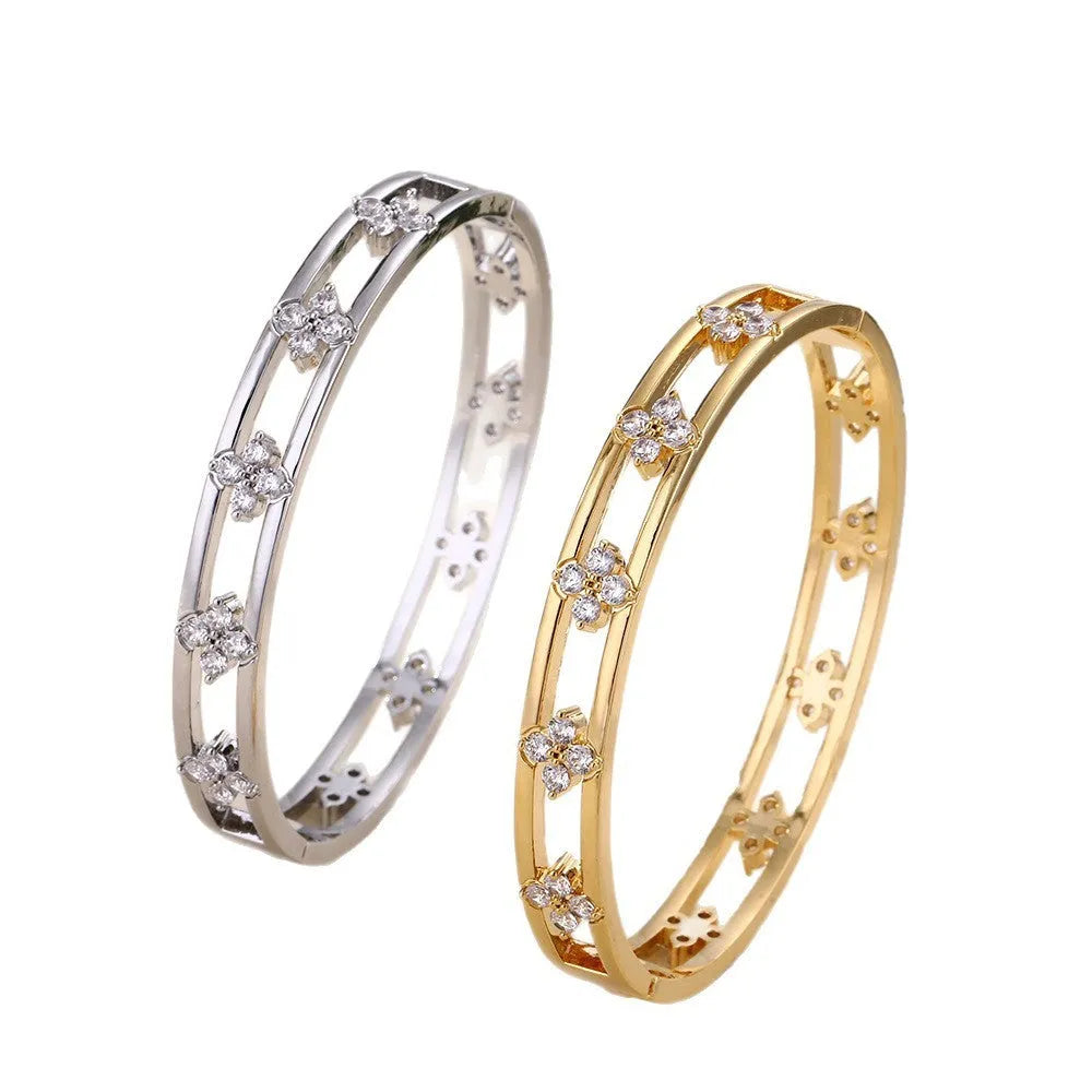 Women's hollow bracelet with four-leaf clover pattern and zircon stones in gold or silver finish