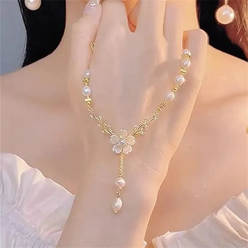 Alloy necklace with pearl flower colour and rose flower design elements on chain